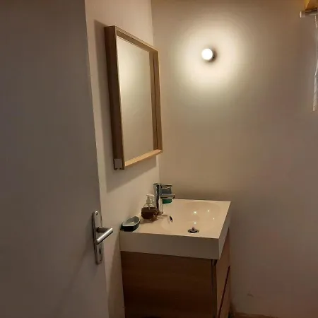 Maison Confortable Pour 4 A Avec Terrasse Et Parking - Fr-1-239-929 *